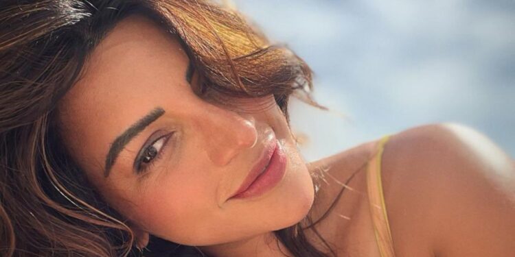 Shama Sikander: ఘాటు అందాల షోతో సెగలు పుట్టిస్తోంది!