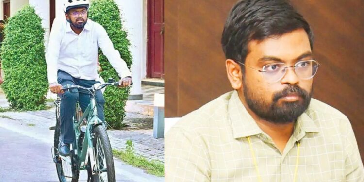 Andhra Pradesh: సింపుల్ గా.. సైలెంట్ గా సైకిల్ మీదే కలెక్టర్!