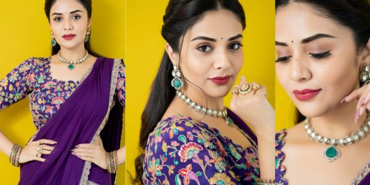 Sreemukhu: శ్రీముఖి అందాలకు ఫిదా అవ్వాల్సిందే..!