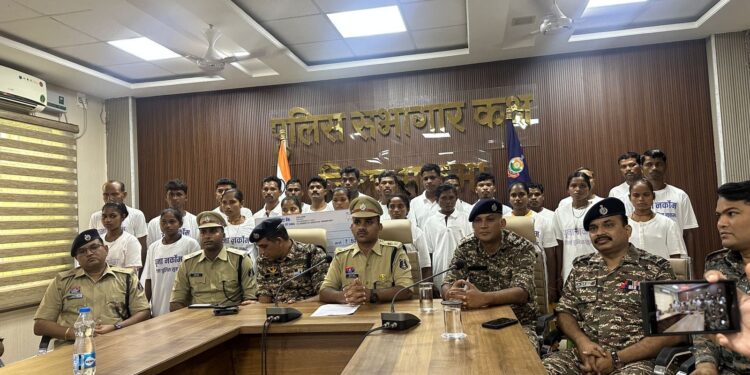 Takkalpalli Vasudevara Rao: మావోయిస్టు అగ్రనేత లొంగుబాటు.. ఉద్యమం నీరుగారినట్టేనా..?