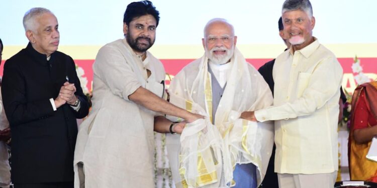 Pawan Kalyan: ఇబ్బందులు ఉన్నా.. ఏమున్నా తట్టుకుని నిలబడాలి