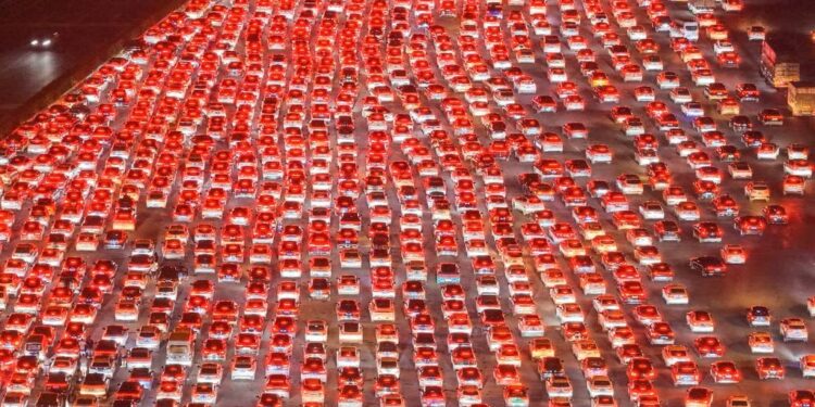 China: ఇదేం ట్రాఫిక్ జామ్ రా బాబు..!