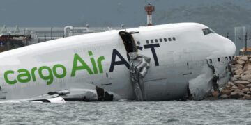 Hong Kong: ప్రమాదానికి గురైన EK9788  బోయింగ్‌ విమానం 737.. ఇద్దరు మృతి