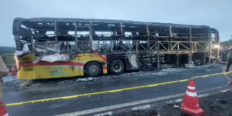Kurnool Bus Accident: కర్నూల్లో ప్రైవేట్ ట్రావెల్స్ బస్సు దగ్దం.. 19 మంది ప్రయాణికులు సజీవ దహనం!