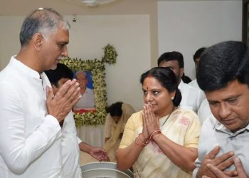 Telangana: హరీష్ రావు నివాసానికి కల్వకుంట్ల కవిత