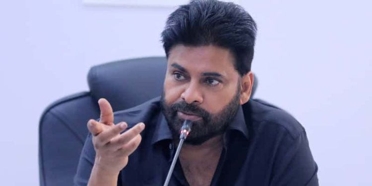 Pawan Kalyan: రూపురేఖలు మార్చేశారే..!