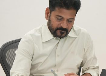 Revanth Reddy: పంచాయ‌తీ పోరులో కాంగ్రెస్ భారీ వ్యూహం!