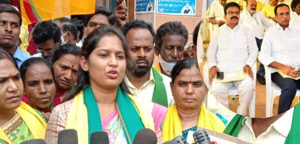 Tdp:సింగనమల ఎమ్మెల్యే బండారి శ్రావణికి భారీ షాక్!ఐవీఆర్ఎస్ ఓటింగ్తో కన్వీనర్ల ఎంపిక!