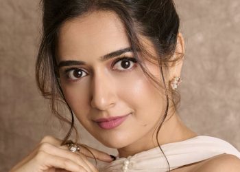 Aashika Ranganath: ఆయన ఓపికకు ఆశ్చర్యపోయా!