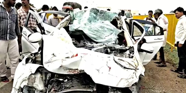 Kurnool: ఎమ్మిగనూరు సమీపంలో ఘోర రోడ్డు ప్రమాదం.. ఇద్దరు చిన్నారులతో సహా మొత్తం ఐదుగురు మృతి