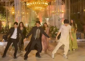 Hrithik Roshan  | తండ్రి కాదు… ట్రెండ్ సెట్టర్! కొడుకులతో డాన్స్ ఇరగదీసిన హీరో