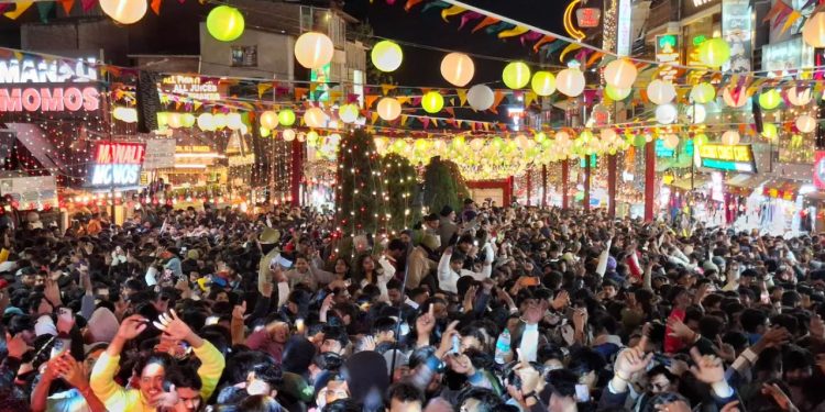 #500KiKku, #NewYearCelebrations, #NewYearDrinks, LiquorSales, #BeerSales, #WineShops, #Bars, #ExciseDepartment, #StateRevenue, #CroresIncome, #DrunkNight, #PartyMood, #YearEndCelebrations, #PublicSpending, #BreakingNews, #TeluguNews