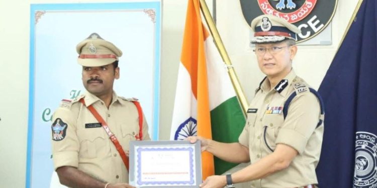 YouthInspiration:అనంతపురం ఎర్రబండ గ్రామం: చదువుతో పేదరికంపై విజయం సాధించిన యువత