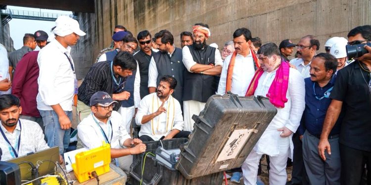 #TelanganaPolitics, #RevanthReddy, #CongressParty, #MaheshKumarGoud, #RythuBharosa, #FarmersWelfare, #Medigadda, #KaleshwaramProject, #NDSA, #CWPRS, #TelanganaNews, #PoliticalNews, #IndiaPolitics, #Development, #IrrigationProjects