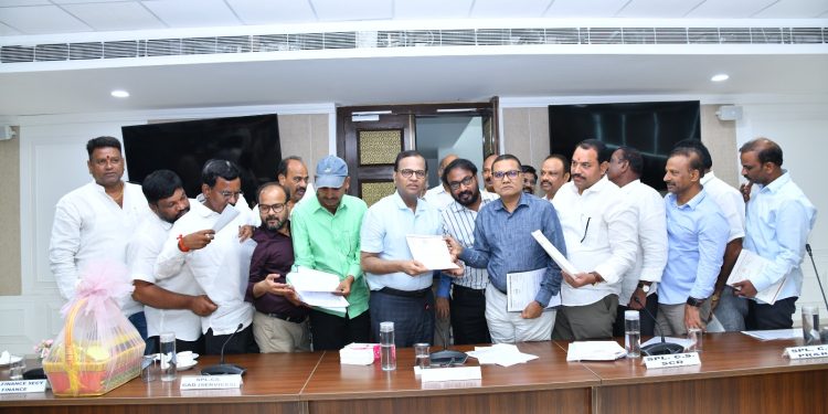 తెలంగాణ సచివాలయంలో భారీ మార్పులకు అధికారుల సంఘం విజ్ఞప్తి